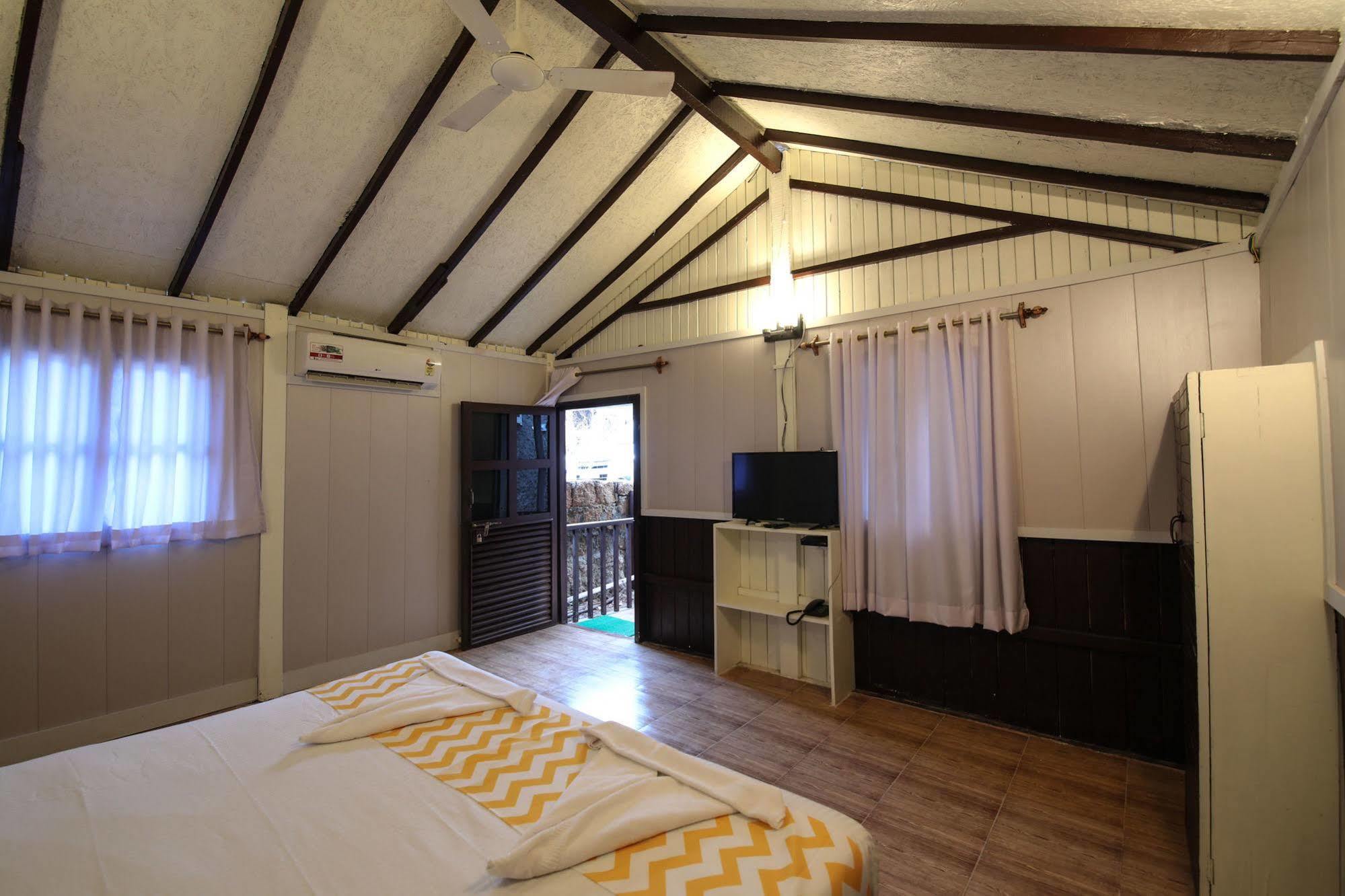 Treebo Trend Ashwem Beach Resort Goa Mandrem Ngoại thất bức ảnh